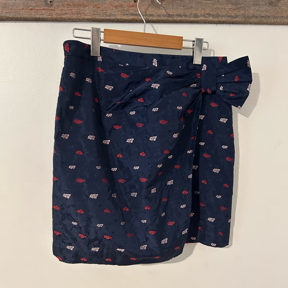 Silk embroidered Banana Republic mini skirt Size 8